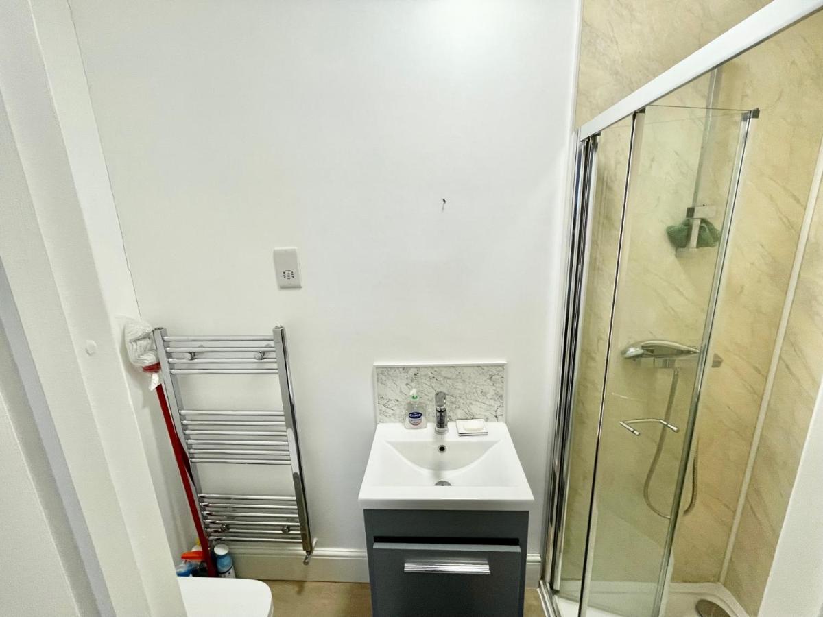 Appartamento Lovely Self Contained Now Available Londra