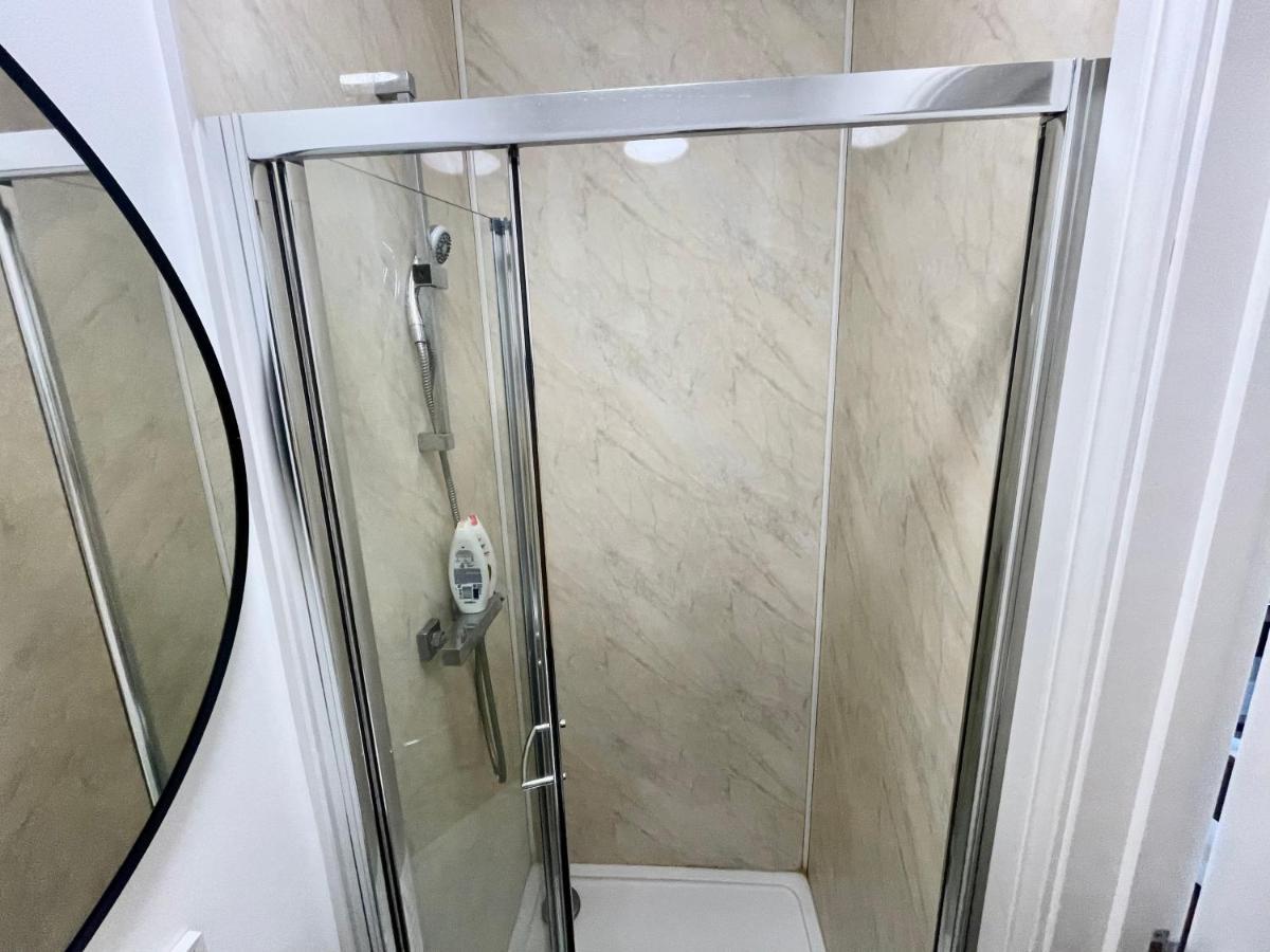 Lovely Self Contained Now Available * Londra