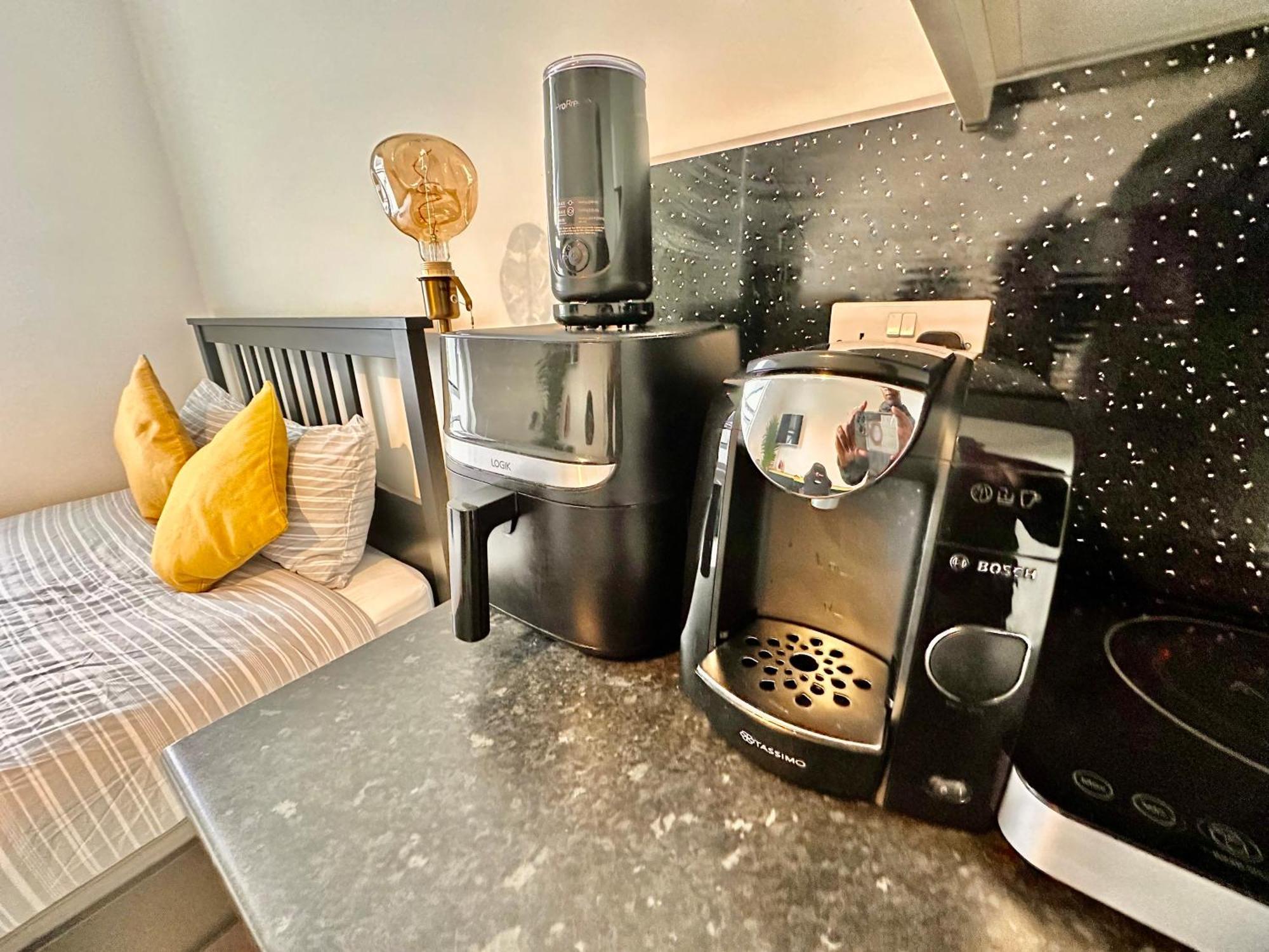 Lovely Self Contained Now Available Appartamento Londra