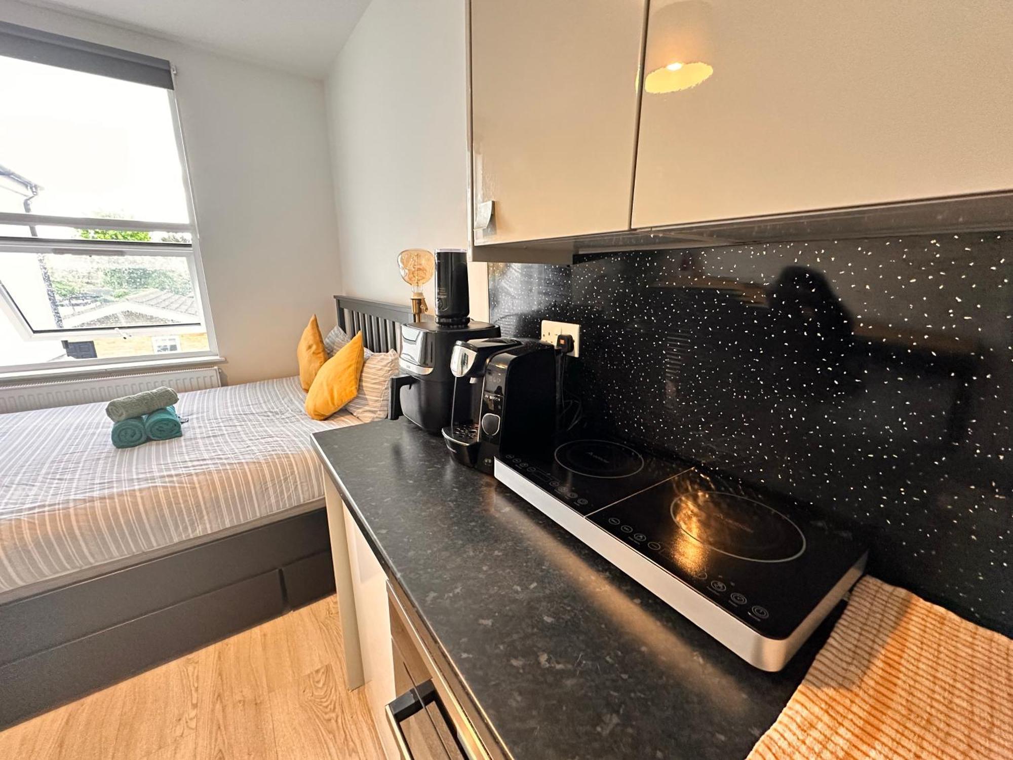 Appartamento Lovely Self Contained Now Available Londra