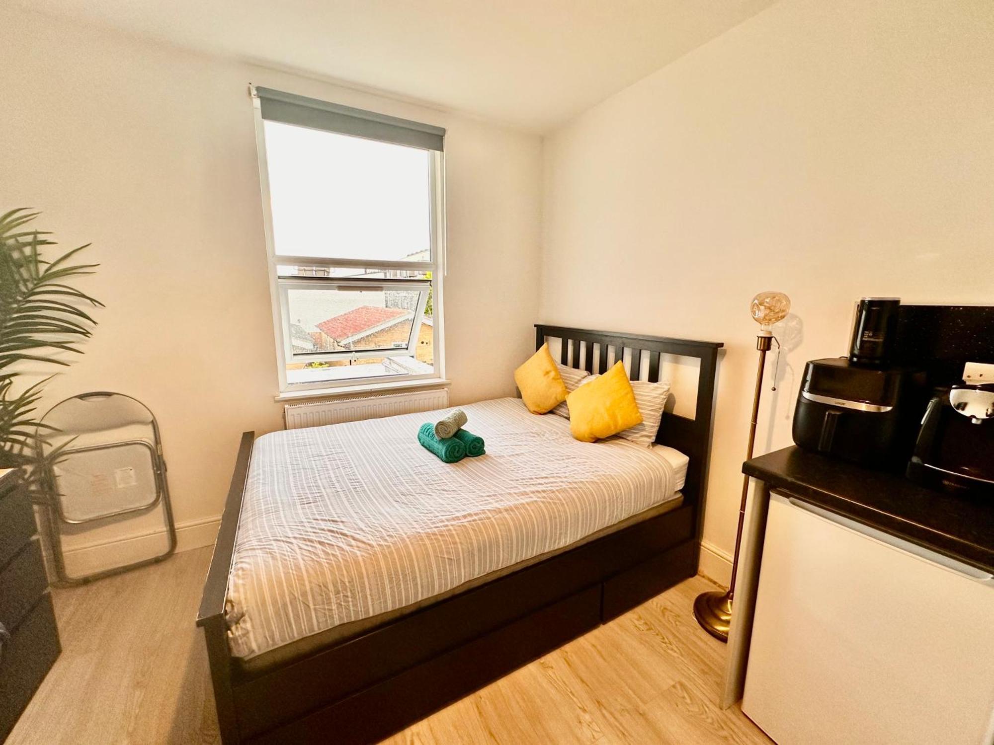 Appartamento Lovely Self Contained Now Available Londra